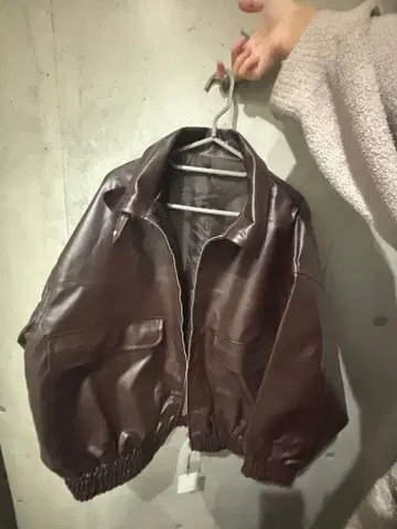 브라운 숏 기장 가죽 자켓