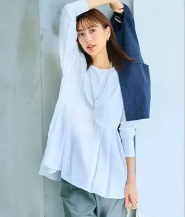 새상품급 23구 [안즈 씨 착용] 내추럴 코튼 베어 콤비 페플럼 티셔츠