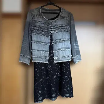 노카라 자켓과 레이스 원피스