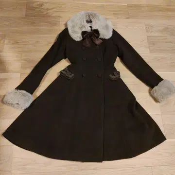 마리아 막달레나 아만딘느 코트 브라운