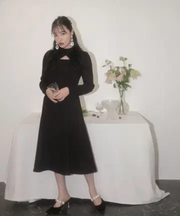 ANDGEEBEE 프론트 오픈 컷 원피스