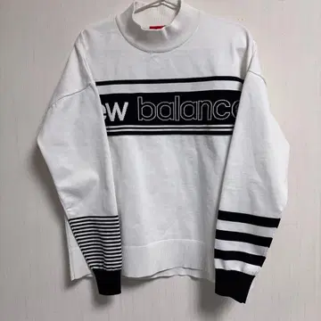 new balance 화이트 하이넥 스웨터 2