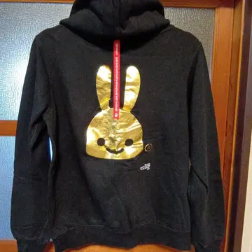 cune 골드 토끼 프린트 후드티