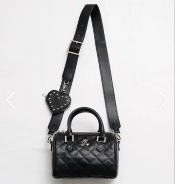 pium 피 하트 파우치 포함 퀼팅 보스턴 백 블랙