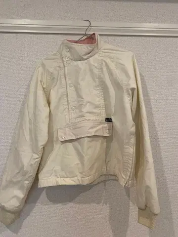 3M 소재 아이보리 하이넥 자켓