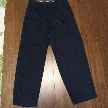 유니클로 JW 앤더슨 턱 와이드 치노