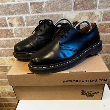 연말 가격 인하 거의 새상품 닥터마틴 1461 3홀 UK6