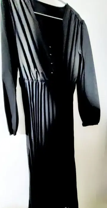 블랙 긴팔 V넥 원피스