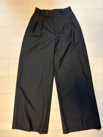 anuans 울 블렌드 투 턱 팬츠