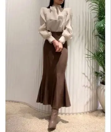 SNIDEL 백 새틴 머메이드 스커트