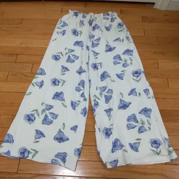 젤라피케 파랑 장미 무늬 룸웨어