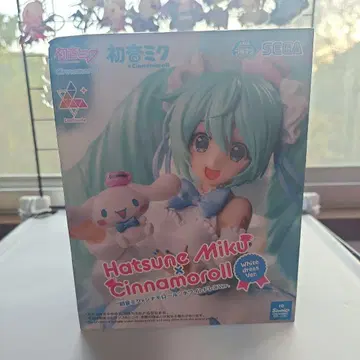 하츠네 미쿠 x 시나모롤 피규어