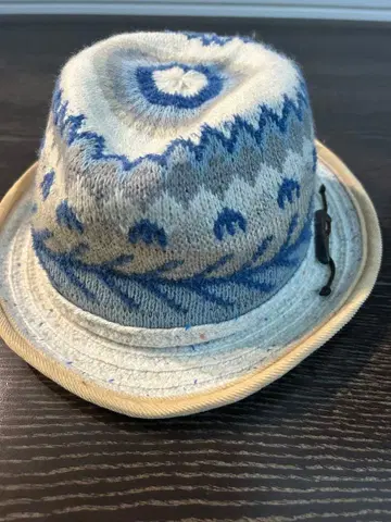 니트 햇 파랑과 그레이 무늬