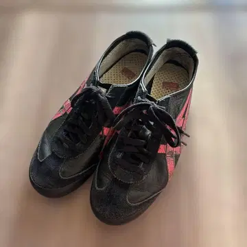 Tiger 블랙/핑크 다이아몬드 패턴 스니커즈