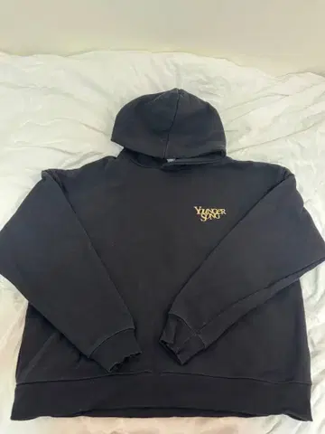 Younger Song 블랙 후드티