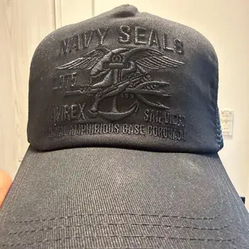 AVIREX 네이비 실스 1975 캡