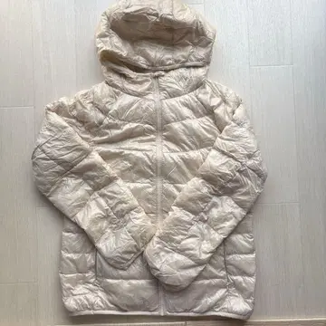 유니클로 다운 L 베이지 샴페인 골드