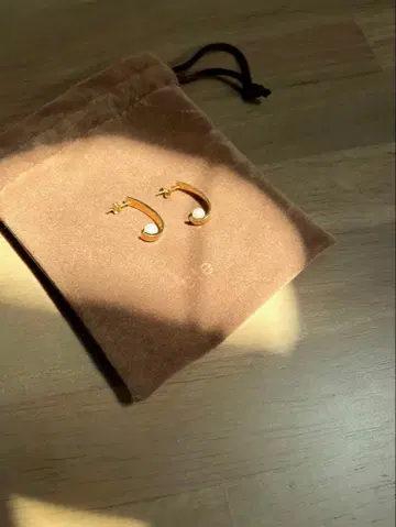 ete 골드 펄 귀걸이 양쪽 귀