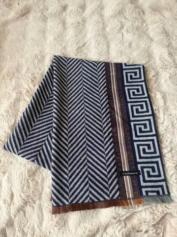 캐시미어 기하학 패턴 머플러 네이비