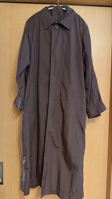 다크 브라운 트렌치코트