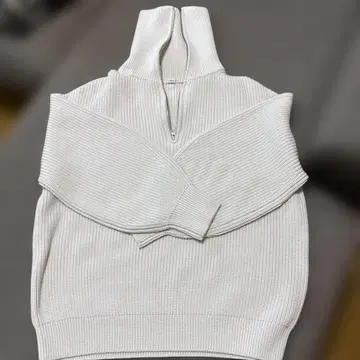 이에나 하프 지퍼 니트