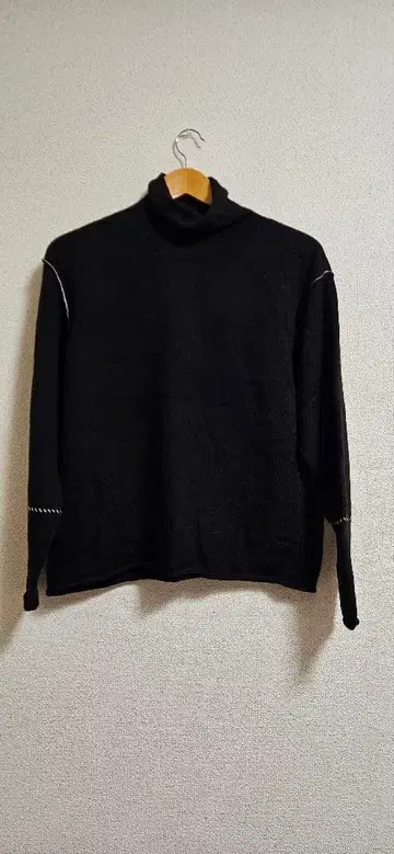 FACTORY 팩토리 야크 핸드 스티치 하이넥 스웨터