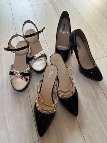 스터드 장식 블랙 하이힐 펌프스