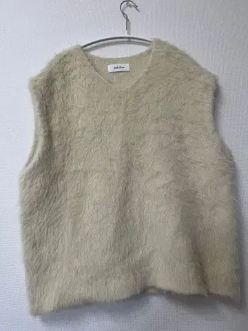 Mila Owen 퍼 니트 V넥 베스트