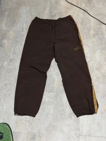 UMBRO 브라운 나일론 팬츠