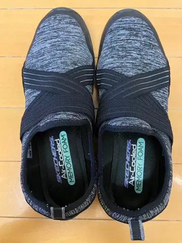 SKECHERS 에어 쿨드 메모리 폼 스니커즈