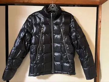 Acoustic 블랙 컬러 다운 자켓