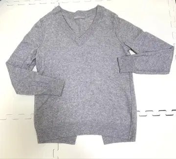 저널 스탠다드 캐시미어 100% 라이트 그레이 브이넥 니트