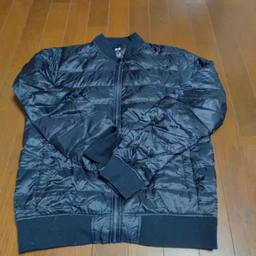 1회 착용만 UNIQLO 다운 자켓 M 사이즈 네이비