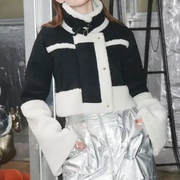 스웨이드 보아 자켓 코트 플레어 슬리브 숏 기장 블랙