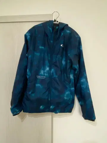 후드 부착 나일론 자켓 블루 계열