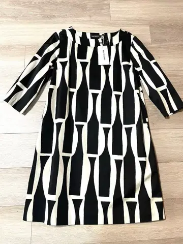 미사용 새상품 마리메꼬 원피스 36 화이트 블랙