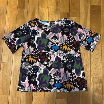 UNIQLO marimekko 플라워 패턴 반팔 T셔츠