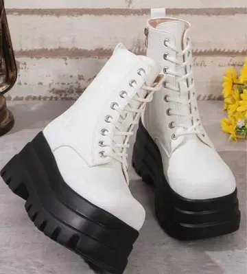 [미사용 새상품] 레이스업 편직 두꺼운 밑창 부츠 바이컬러 부츠