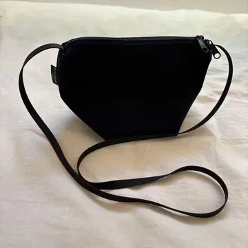 에르베샤 펠리에 보트형 숄더