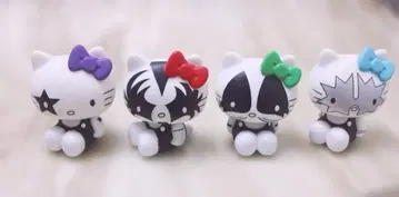 새상품 KISS x HELLO KITTY 바이닐 컬렉터블 인형