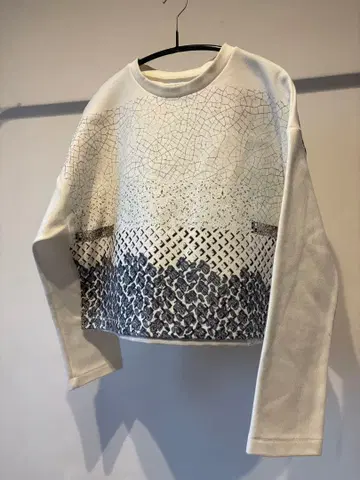 PONTI 폰티 화이트 크랙 무늬 크루넥 맨투맨 트레이닝복