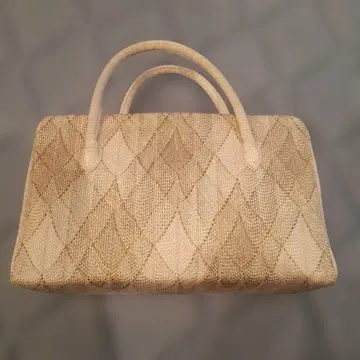 베이지 다이아몬드 패턴 일본 의류 핸드백