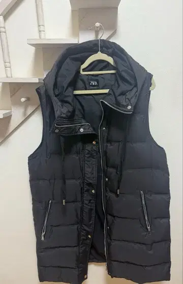 ZARA 후드 부착 블랙 다운 베스트