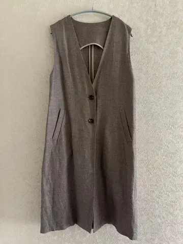 로이스크레용 그레이 V넥 베스트 M 사이즈