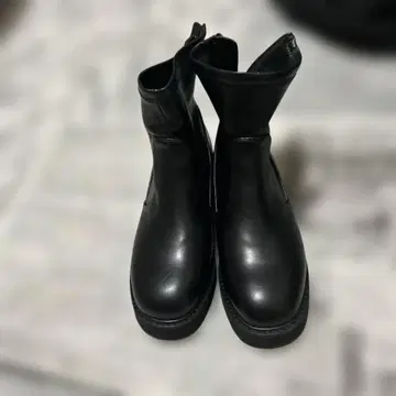 스튜디오 클립 블랙 가죽 숏부츠 뒷면 지퍼 포함