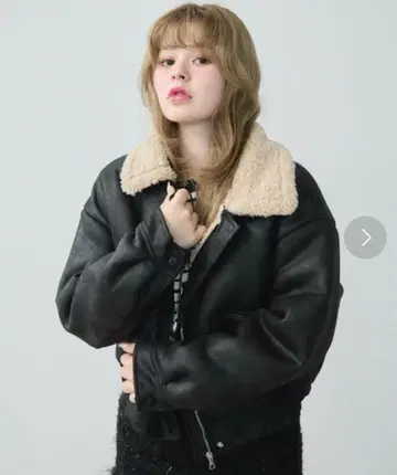 TITTY&CO 보아 카라 부착 자켓 블랙