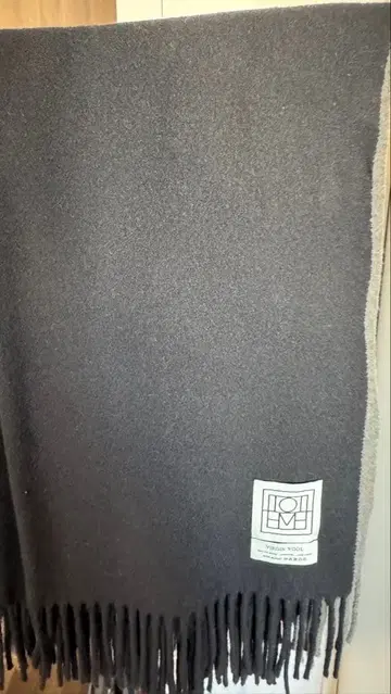 TOTEME 대형 머플러 버진 울 블랙