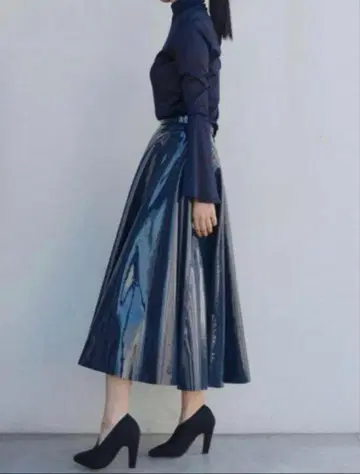 akiranaka 에나멜 플레어 스커트