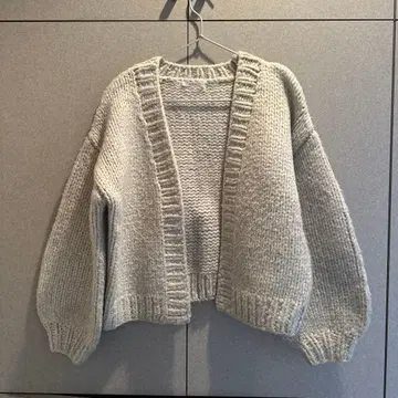 KBF 크림색 니트 가디건