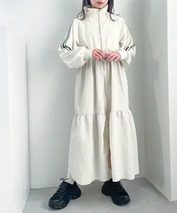 [ 새상품 ] LOWRYSFARM 트랙 도킹 원피스